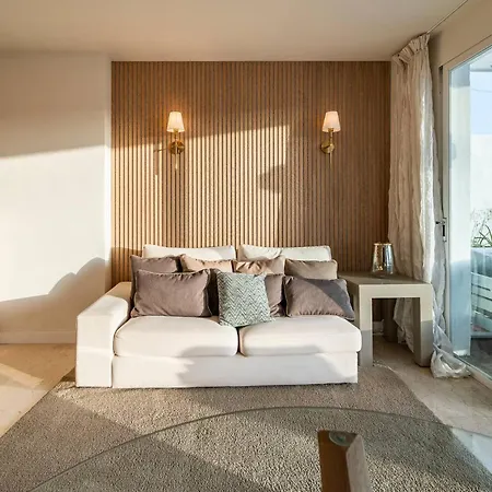 Modern Flat In Marbella, 2br, Pool & Parking