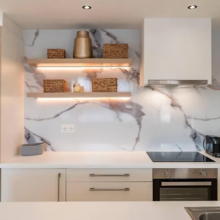 Apartament Modern Flat In Marbella, 2br, Pool & Parking