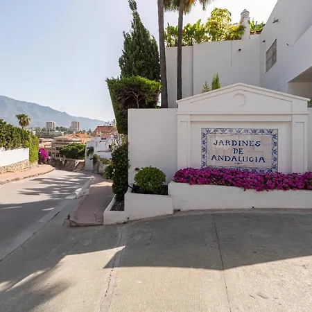 Modern Flat In Marbella, 2br, Pool & Parking