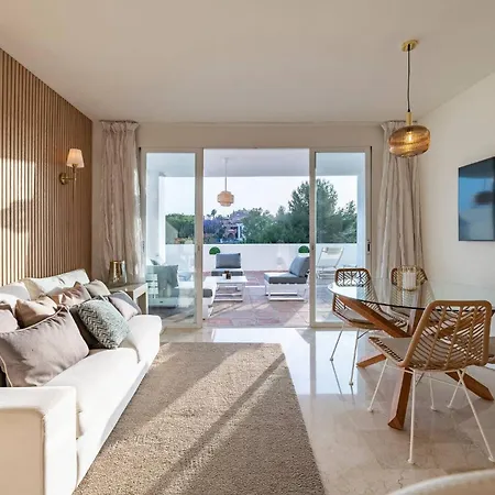 Modern Flat In Marbella, 2br, Pool & Parking *