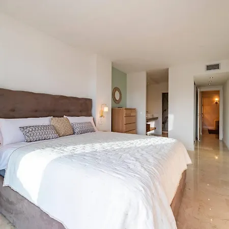 Modern Flat In Marbella, 2br, Pool & Parking