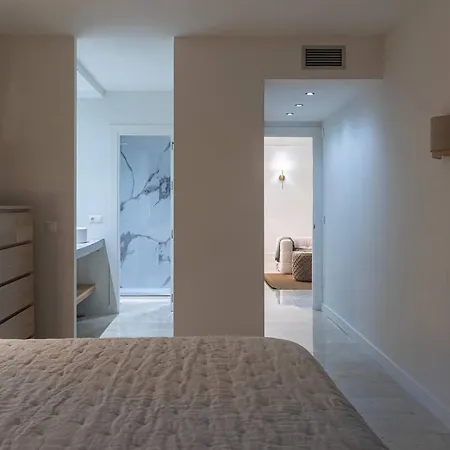 Modern Flat In Marbella, 2br, Pool & Parking マルベーリャ