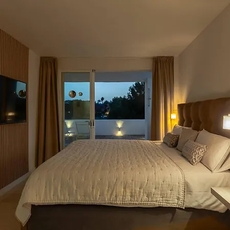 Modern Flat In Marbella, 2br, Pool & Parking * מארבלה