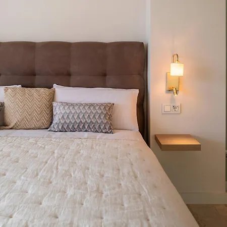 Modern Flat In Marbella, 2br, Pool & Parking *