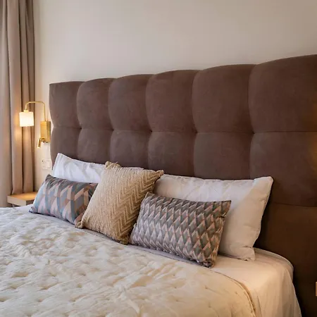 Modern Flat In Marbella, 2br, Pool & Parking アパート