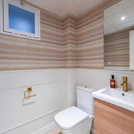 Modern Flat In Marbella, 2br, Pool & Parking マルベーリャ