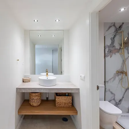 Modern Flat In Marbella, 2br, Pool & Parking *