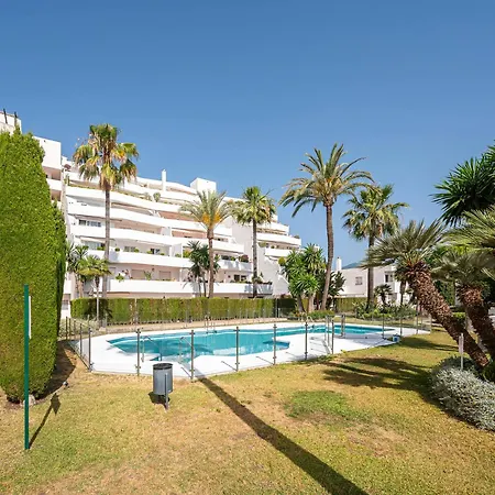 Apartmán Modern Flat In Marbella, 2br, Pool & Parking *