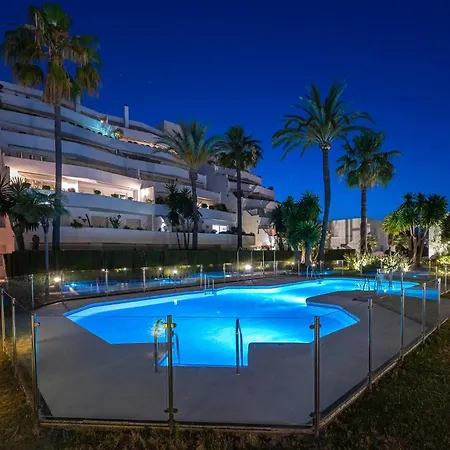 Apartmán Modern Flat In Marbella, 2br, Pool & Parking