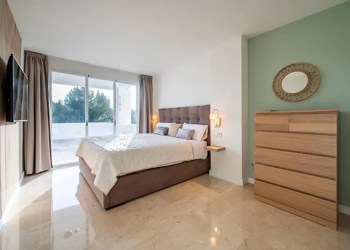 Modern Flat In Marbella, 2br, Pool & Parking *