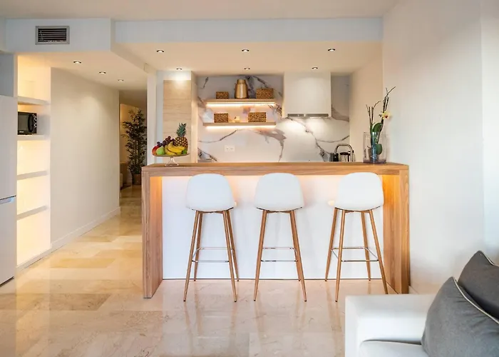 Апартаменти Modern Flat In Marbella, 2br, Pool & Parking