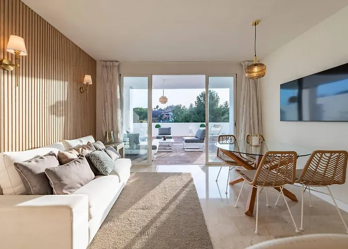 Modern Flat In Marbella, 2br, Pool & Parking *