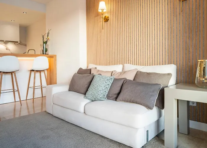 Апартаменти Modern Flat In Marbella, 2br, Pool & Parking