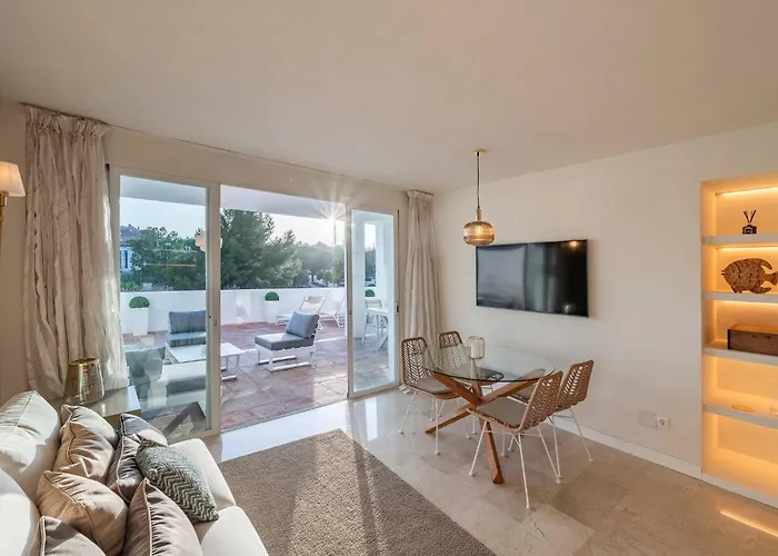 Modern Flat In Marbella, 2br, Pool & Parking Марбелья