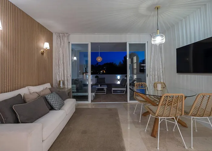 Modern Flat In Marbella, 2br, Pool & Parking Марбелья