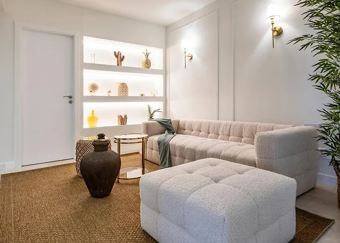 Modern Flat In Marbella, 2br, Pool & Parking