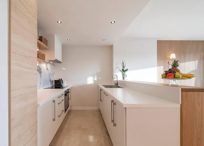 Modern Flat In Marbella, 2br, Pool & Parking *