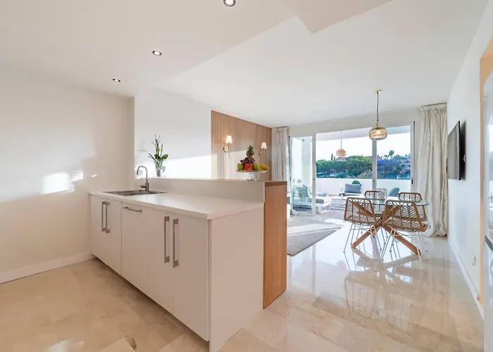 Modern Flat In Marbella, 2br, Pool & Parking Марбелья