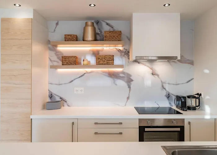 Апартаменти Modern Flat In Marbella, 2br, Pool & Parking