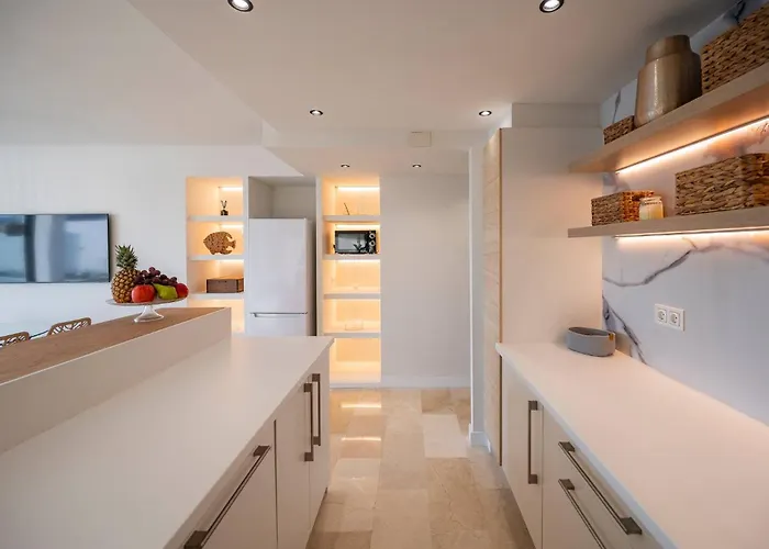 Апартаменти Modern Flat In Marbella, 2br, Pool & Parking *