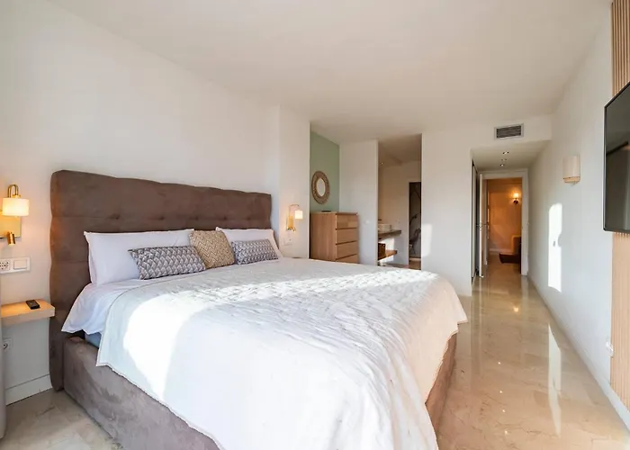 Modern Flat In Marbella, 2br, Pool & Parking