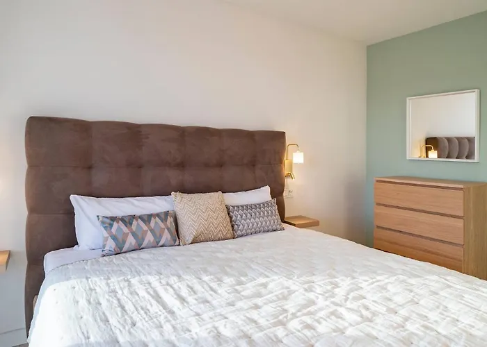 Modern Flat In Marbella, 2br, Pool & Parking * Марбелья