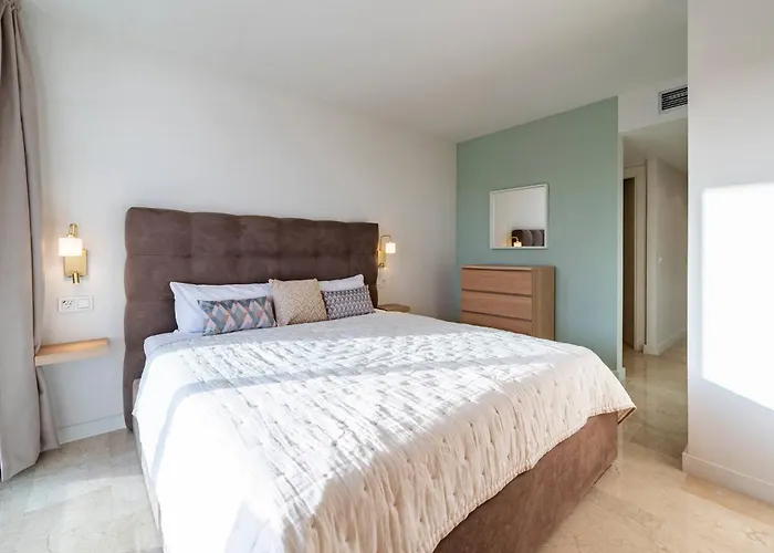 Modern Flat In Marbella, 2br, Pool & Parking