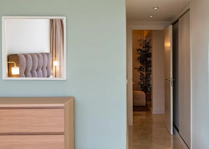 Апартаменти Modern Flat In Marbella, 2br, Pool & Parking