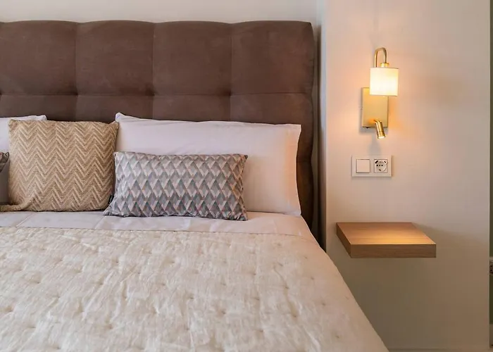 Modern Flat In Marbella, 2br, Pool & Parking *