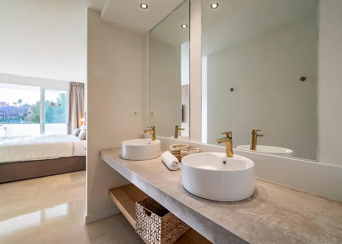 Апартаменти Modern Flat In Marbella, 2br, Pool & Parking