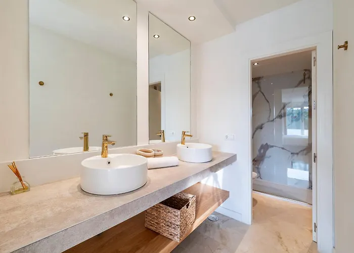 Modern Flat In Marbella, 2br, Pool & Parking Марбелья