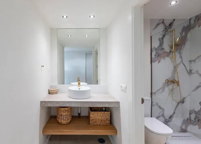 Modern Flat In Marbella, 2br, Pool & Parking *