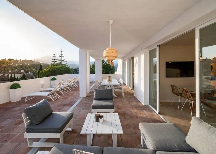 Апартаменти Modern Flat In Marbella, 2br, Pool & Parking