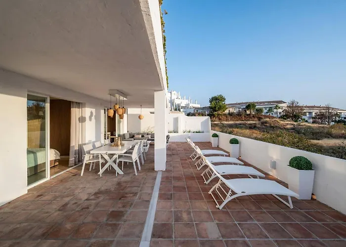Modern Flat In Marbella, 2br, Pool & Parking