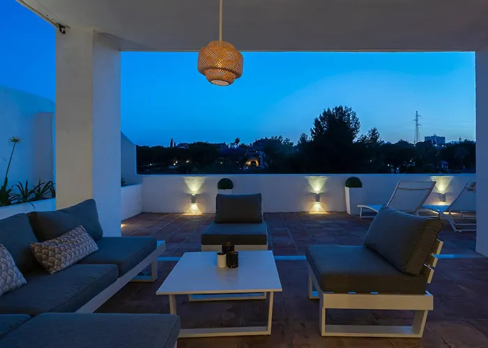 Апартаменти Modern Flat In Marbella, 2br, Pool & Parking