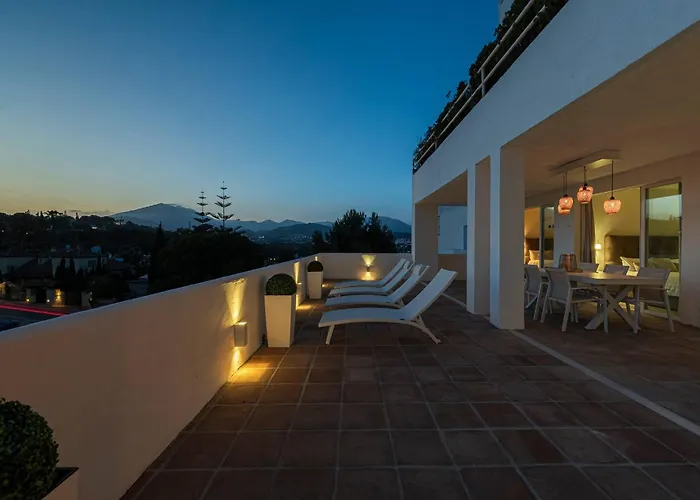 Апартаменти Modern Flat In Marbella, 2br, Pool & Parking Марбелья