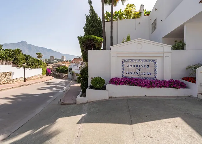 Modern Flat In Marbella, 2br, Pool & Parking