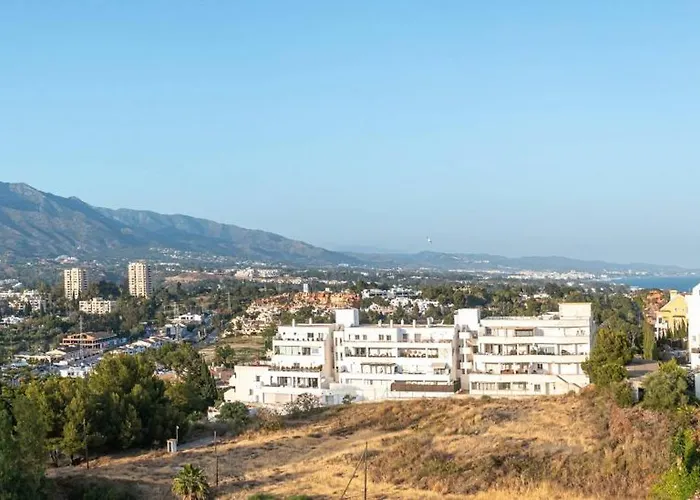 Апартаменти Modern Flat In Marbella, 2br, Pool & Parking